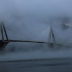 Όταν η γέφυρα Ρίου-Αντιρρίου χάνεται μέσα στην ομίχλη (photos)