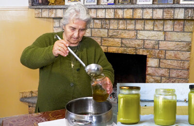 Κεραλοιφή, η μυστική συνταγή της γιαγιάς Αλτάνης από τη Γουριά Μεσολογγίου