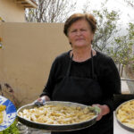 Πατάτες λαδορίγανη στον ξυλόφουρνο της γιαγιάς Βούλας από τη Σταμνά Μεσολογγίου