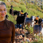 Η 19χρονη αρχόντισσα των βουνών της Ακαρνανίας: Μια νέα βοσκοπούλα από το Αρχοντοχώρι συγκινεί (vid)