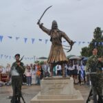 Με κάθε τιμή γιορτάστηκαν τα 200 χρόνια από την Μάχη του Καρβασαρά με αποκάλυψη ανδριάντα προς τιμήν του Γεωργίου Καραϊσκάκη