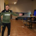 Η αγκαλιά Πετράκη – Αναστασίου και το συγκινητικό αντίο στους παίκτες του Παναιτωλικού