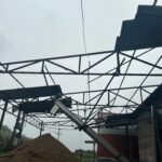 Σε απόγνωση επαγγελματίες και κτηνοτρόφοι για τις εκτεταμένες ζημιές από ανέμους στο Μεσολόγγι