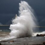 Θυελλώδεις άνεμοι στο Ρίο-Αντίρριο: Κλειστό το Πορθμείο, απαγορευτικό για τα φορτηγά στη Γέφυρα