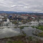 Η θάλασσα βγήκε στον δρόμο στην Αμφιλοχία – Δύσκολες ώρες για τη Μπούκα (vid)