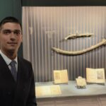 Με σπουδαία εκθέματα από την προσωπική συλλογή του Νίκου Λύρου η έκθεση στο Μουσείο Μπενάκη