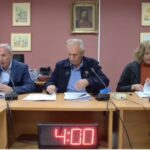 Αήθης επίθεση Δημάρχου Θέρμου σε γυναίκα Αντιπρόεδρο του Δημοτικού Συμβουλίου επειδή κάθισε στο προεδρείο (vid)