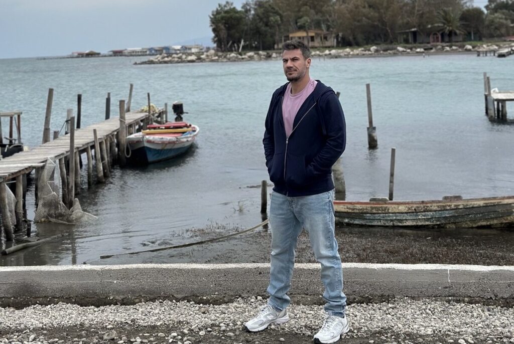 Μαγεύτηκε από Μεσολόγγι και Αιτωλικό ο Άκης Πετρετζίκης με το «Akis’ Food Tour» (vid)