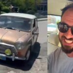 Ο αντιδήμαρχος Κώστας Σαράκης με χιλιαράκι αυτοκίνητο «αντίκα» στους δρόμους του Αγρινίου (vid)