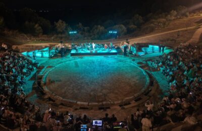 Αυτή είναι η πρώτη παράσταση στο αποκατεστημένο Αρχαίο Θέατρο Στράτου
