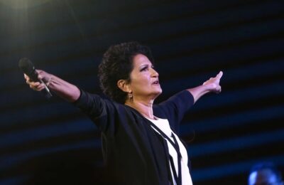 Η Άλκηστις Πρωτοψάλτη στο Μεσολόγγι για τα γυρίσματα του νέου video clip «Φεγγάρι Ολόχρυσο»