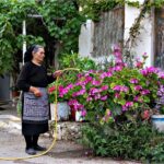 Η ποδιά της Ξηρομερίτισσας: Το «φυλαχτό» του μόχθου